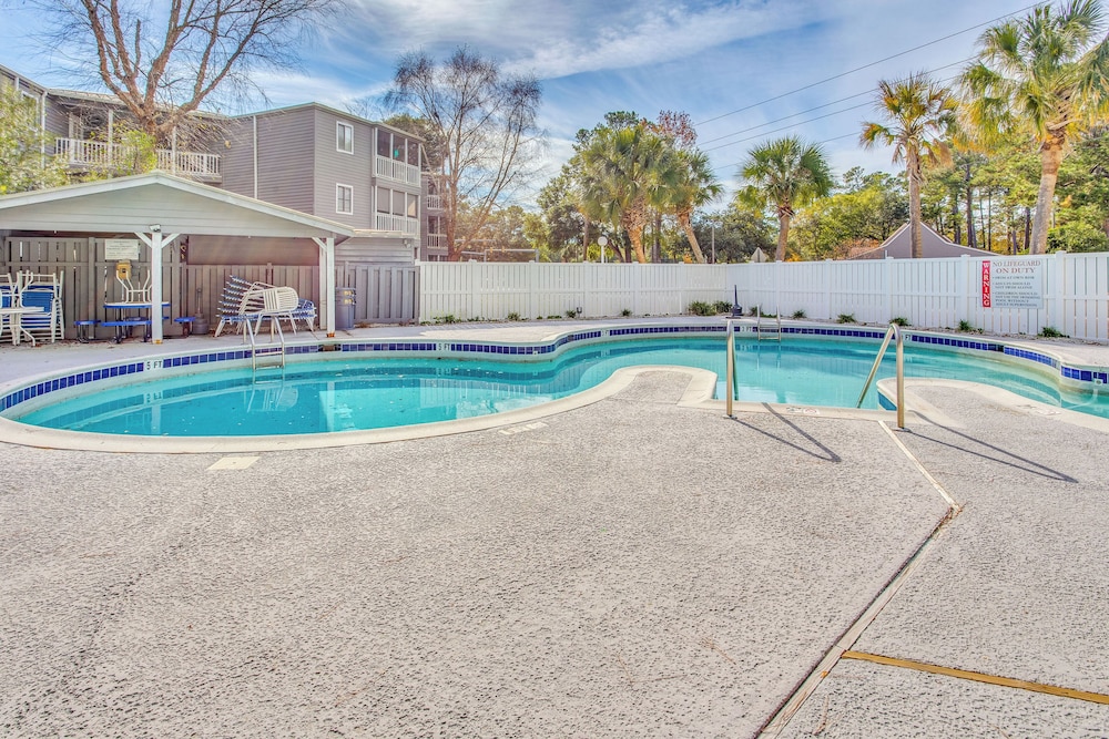 Calabash Condo: Close to Coast & Fishing