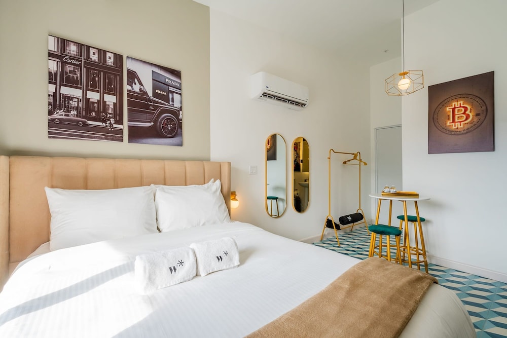 w Radiant Loft w Fabulous Deco in Santa Ana