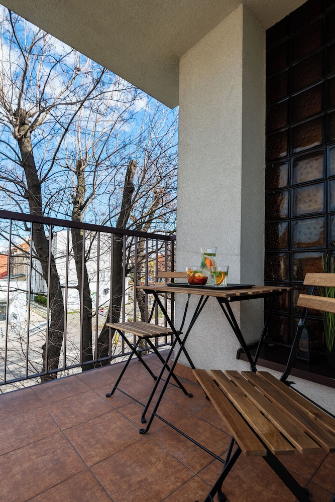 Friends - by Kairos Apartments