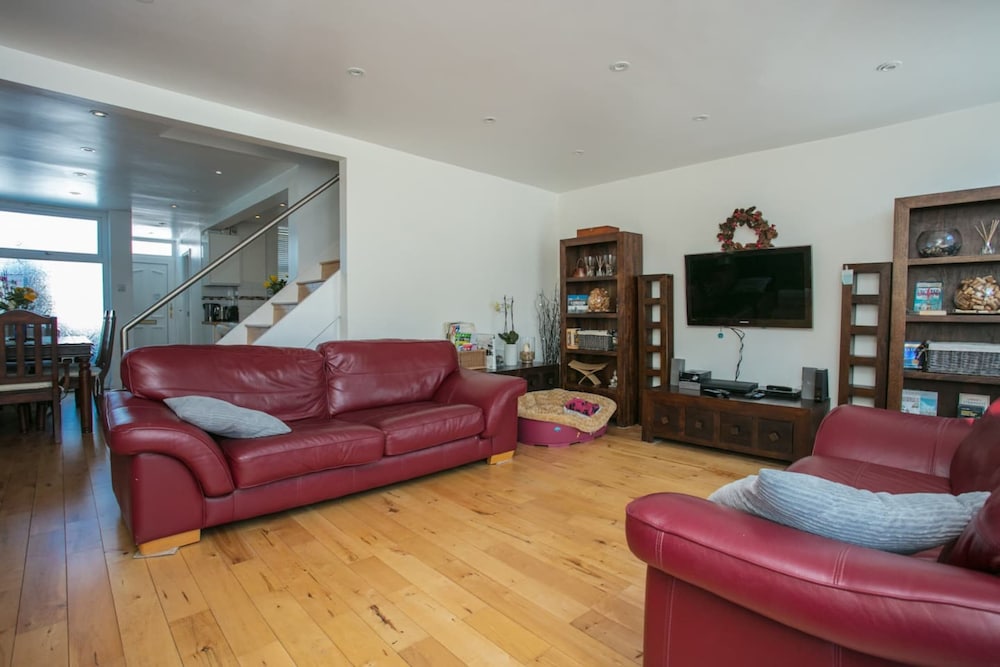 Stunning 3 Bedroom House With Garden in Battersea