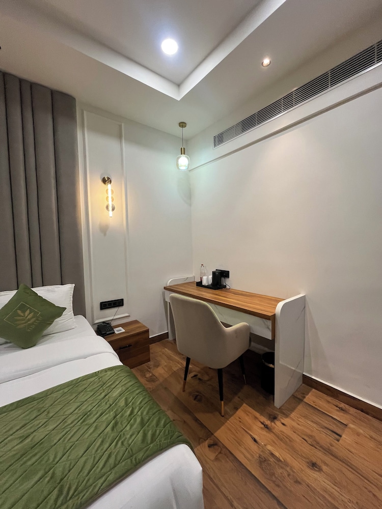 RED LEAF HOTELS