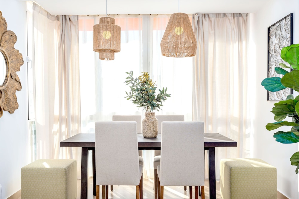 Fabulous 3BD Apartment in the Center of Marbella Near the Beach - Alonso de Bazan view 3