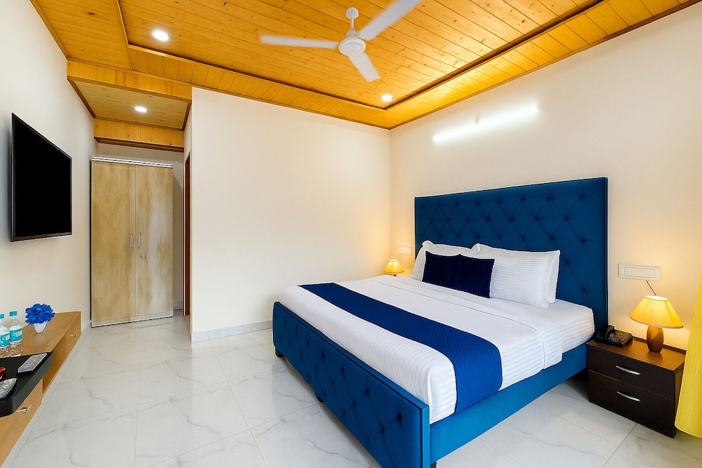 Hotel Shiva Lake - Near Mussoorie Lake