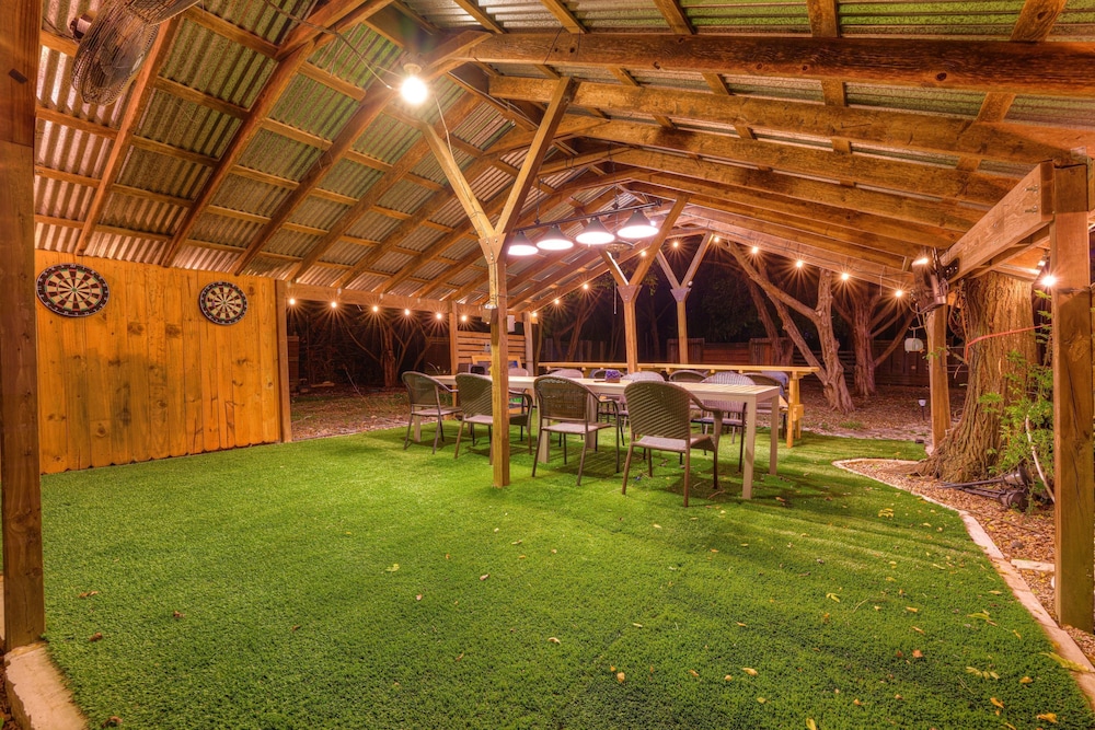 Terracotta Oasis - Wimberley for 30 Guests