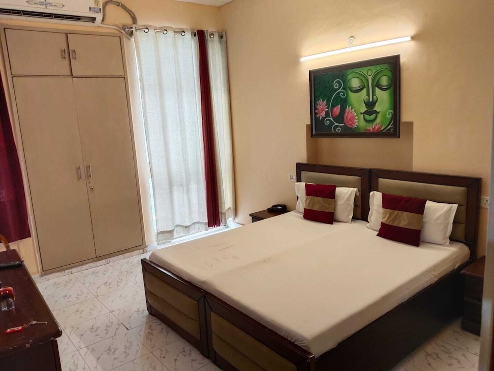 Room-boutique Guest Room in Heart of Ne
