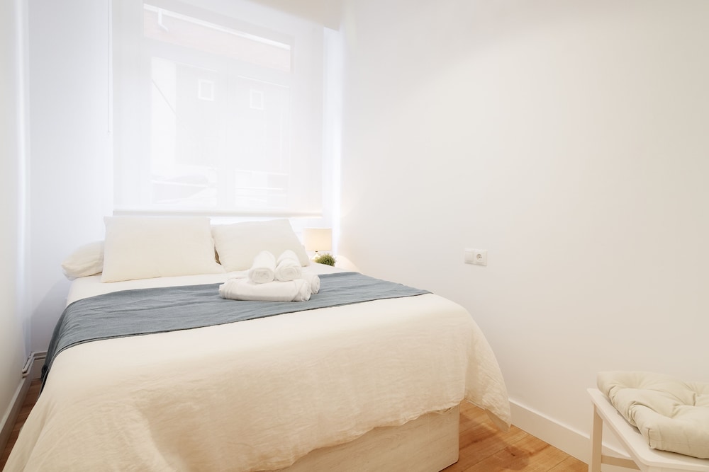 Apto Reformado con encanto by URBANHOSTS view 3