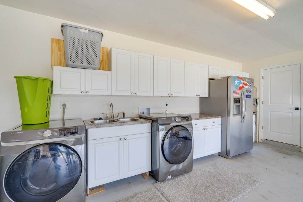 Canal-front Gem w/ Hot Tub, Foosball in Cape Coral