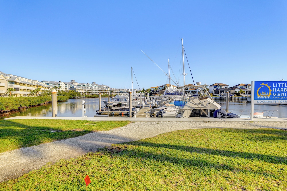 Swim, Fish & Explore: Waterfront Gem in Ruskin