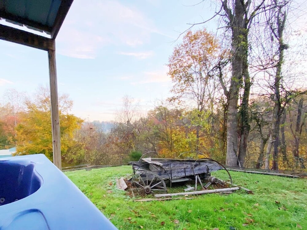Dog Friendly Views Hot Tub Close to PF Gsmnp