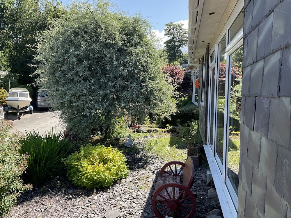 Holiday Cabin Sleeps 5 Caernarfon, Snowdonia view 4
