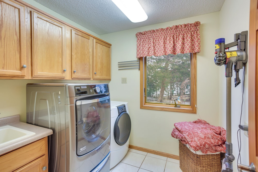 Hot Tub + Fireplace: Cozy Home on Howard Lake!