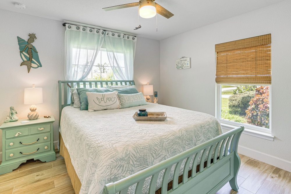 Golf Course-facing Poolside Oasis in Rotonda West!