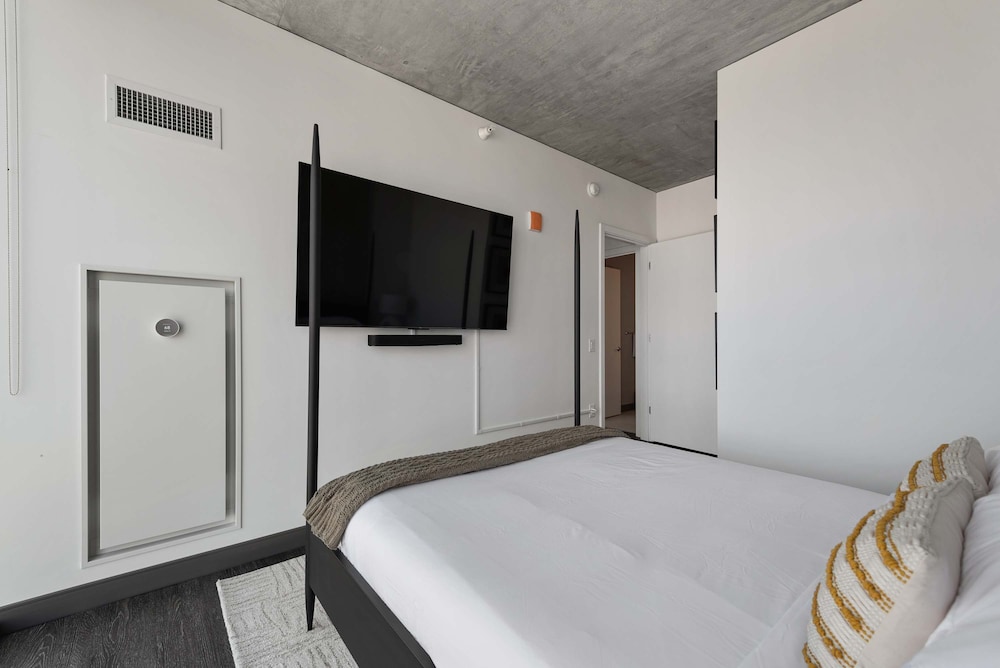 Cloud9 6 apt for 30ppl Fulton Market The Nouveau
