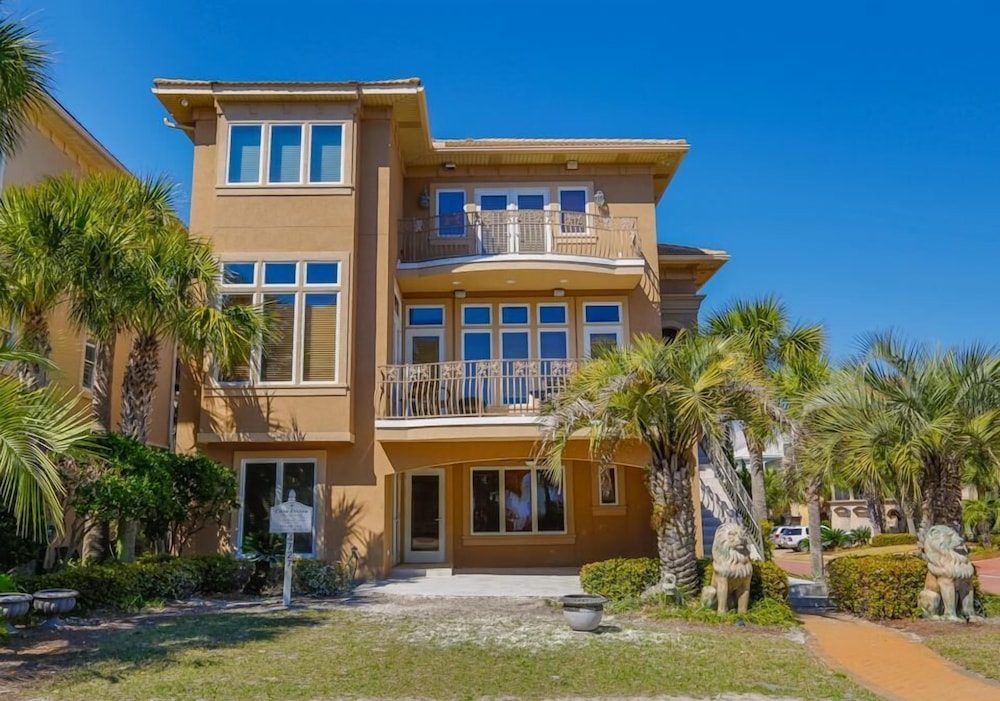 Casa Divina 5 Bedroom Holiday Home by Five Star Properties