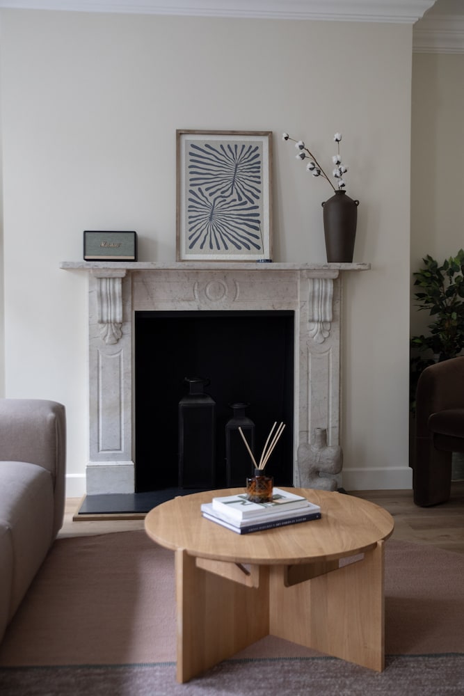 Gulaid House Knightsbridge by Bob W London