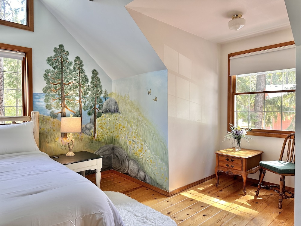 Blue Pine Forest Lodge 3 Bedroom Cabin