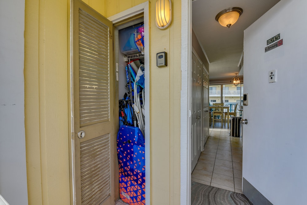 Canalfront Condo w/ Pool - Walk to Destin Beach! view 4