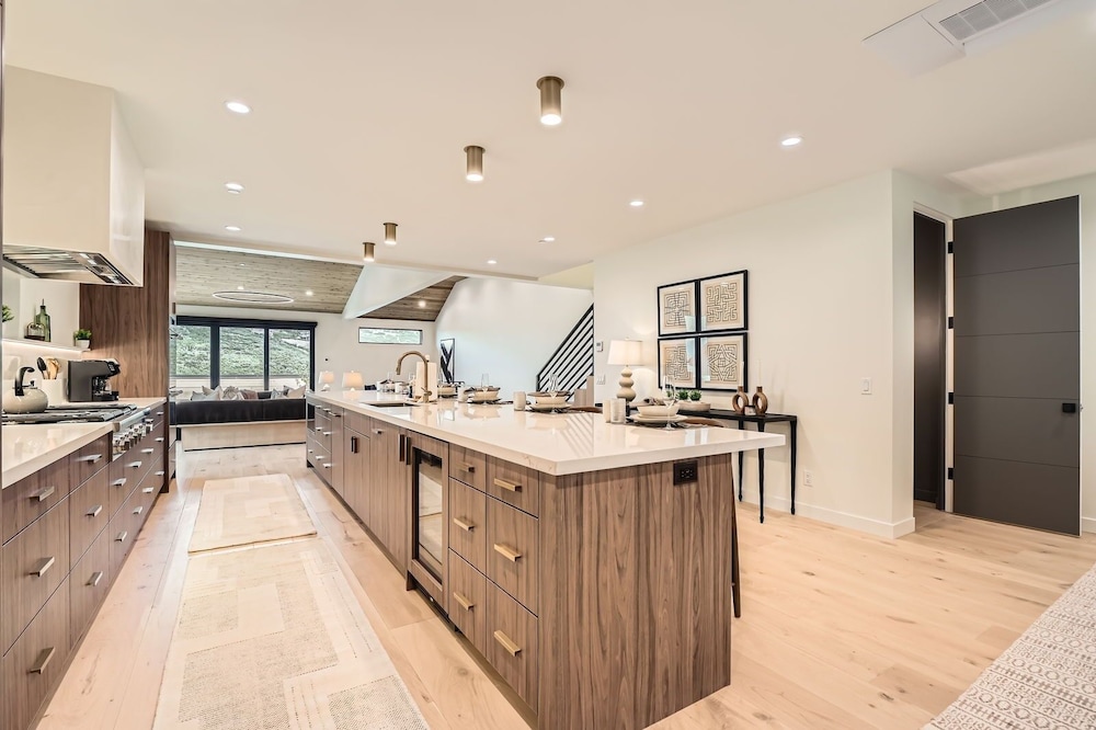 Park City Perfection On Lowell! 1063 4 Bedroom Home