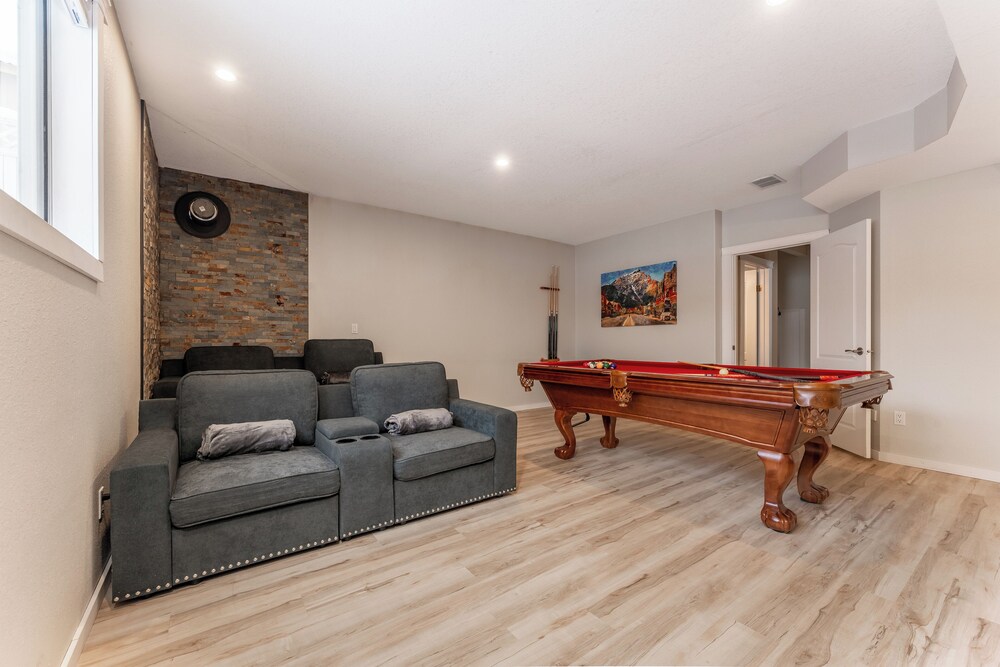 Hinton Vacations - 5Br Private Pool Hot Tub Pool Table - Property Image 6