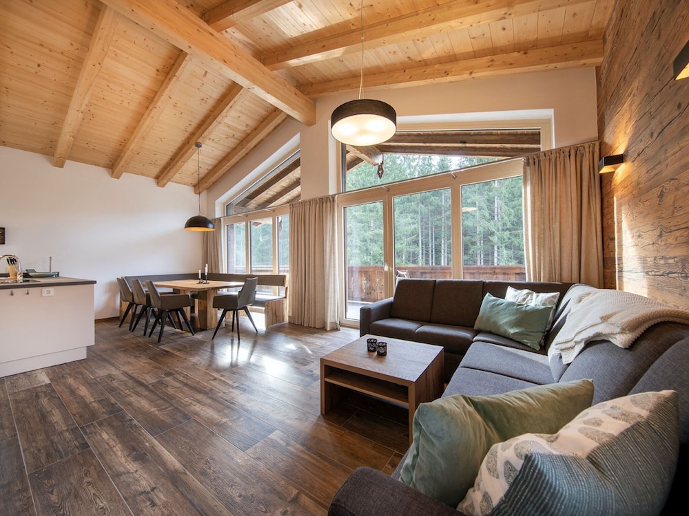 Luxury Chalet with 2 Bathrooms near Small Slope