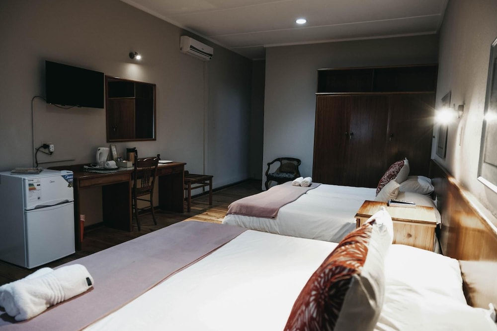 Karoo Country Inn Hotel