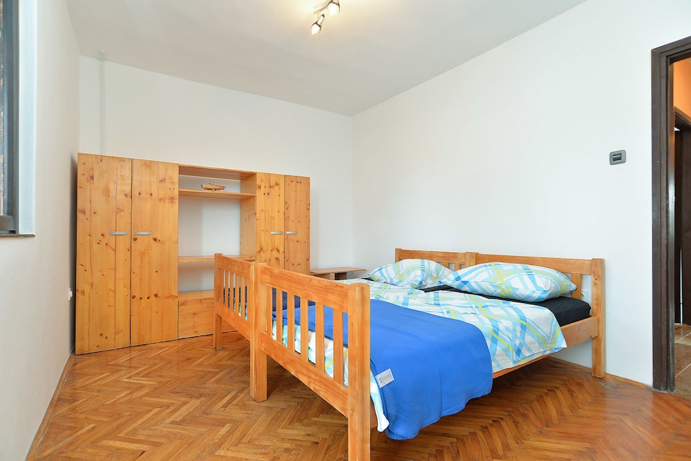 Apartment 1700