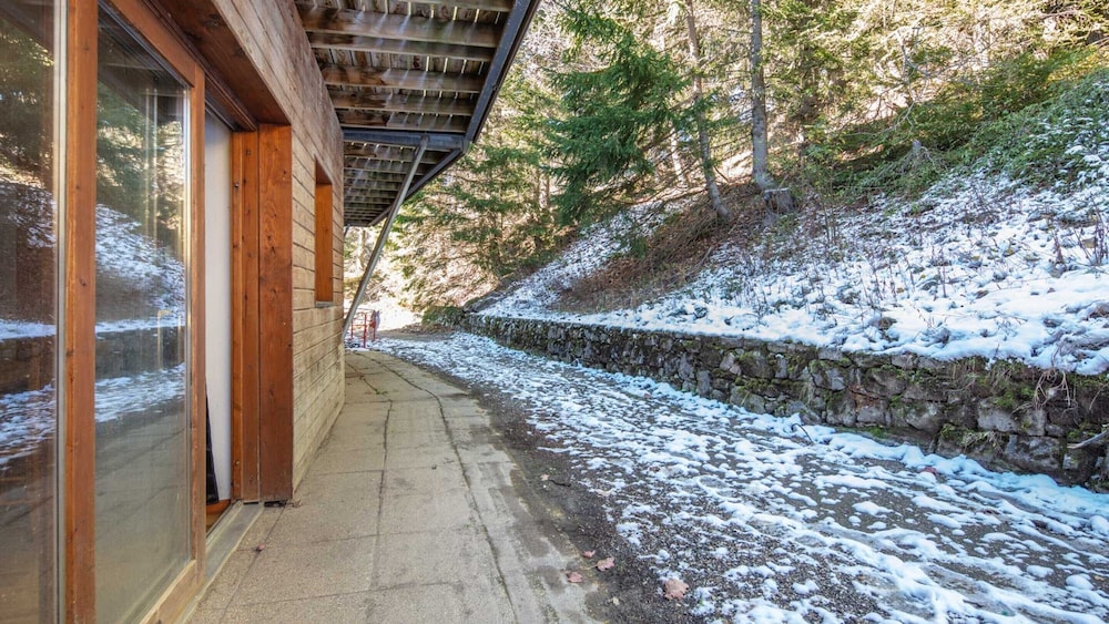 Stylish Alpine Stay for 6 Guests