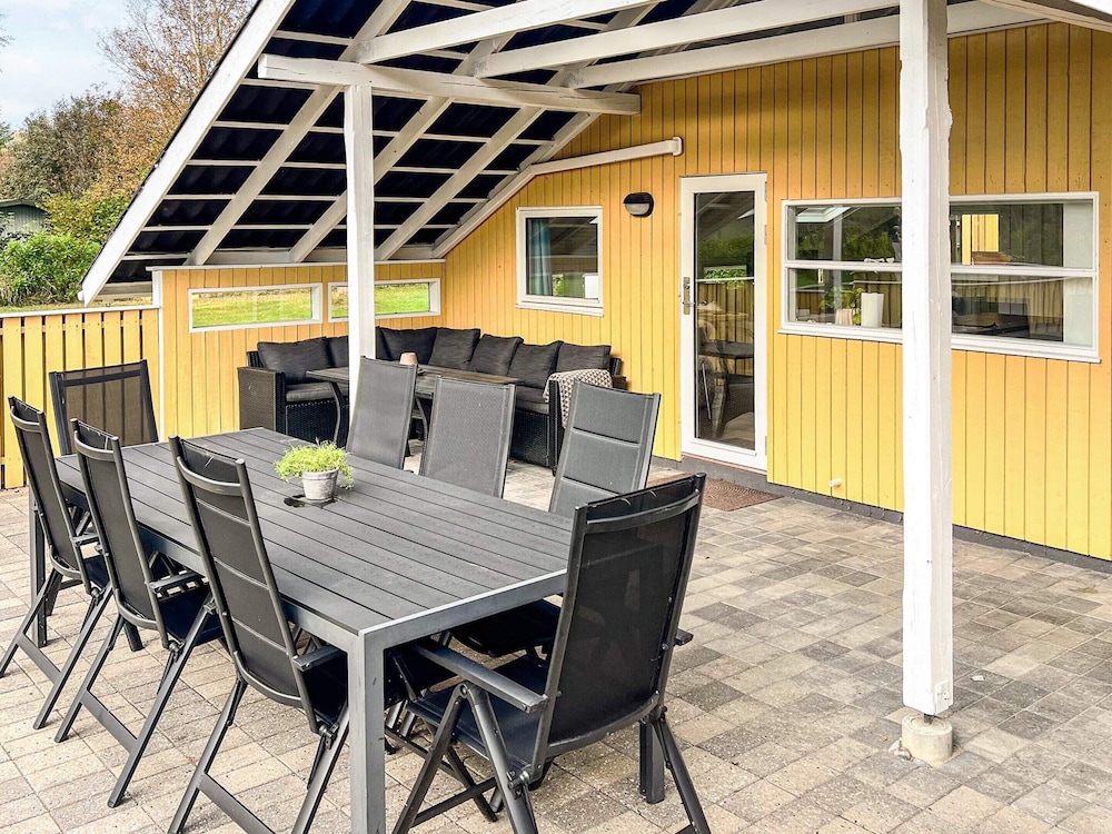 6 Person Holiday Home in Vaeggerlose