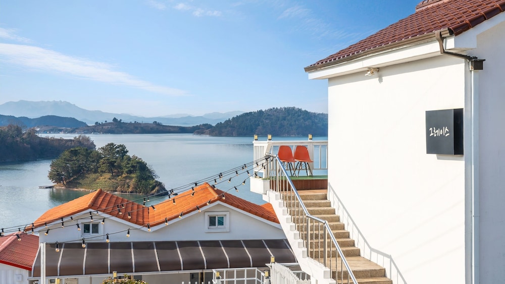 Yeosu Grace Family Pension