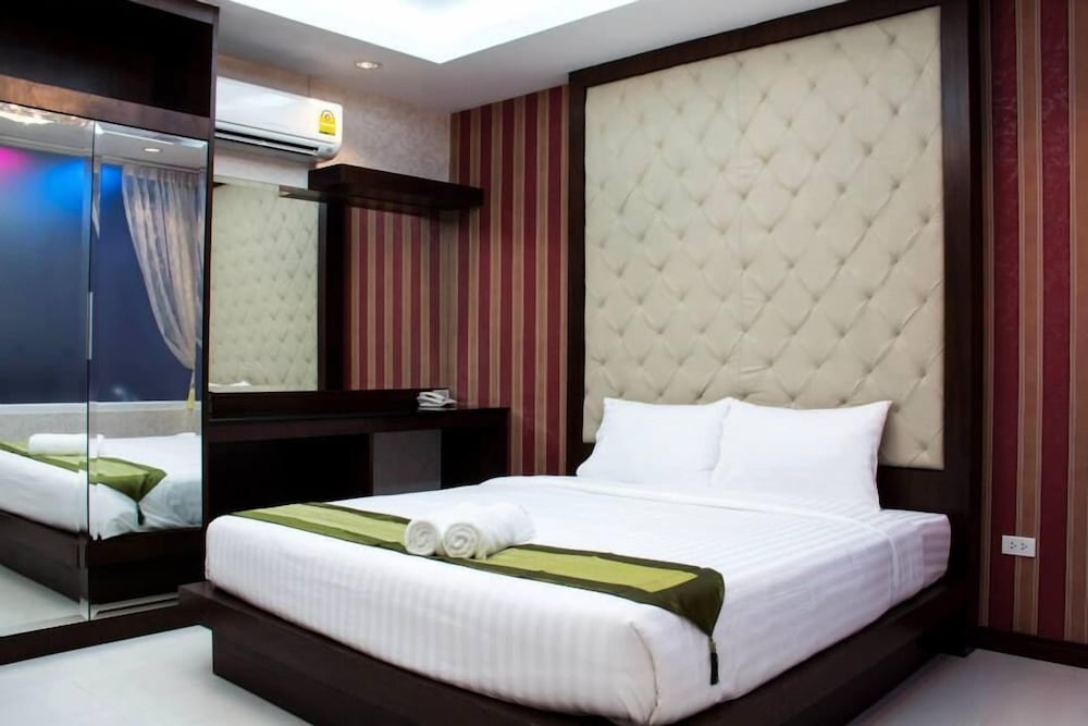 Roses Hua Hin Hotel