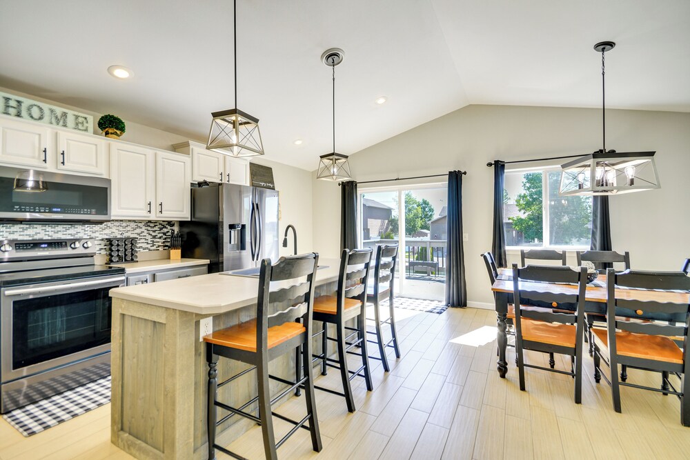 6 Mi to Zoomontana: Family Home w/ Fenced Yard