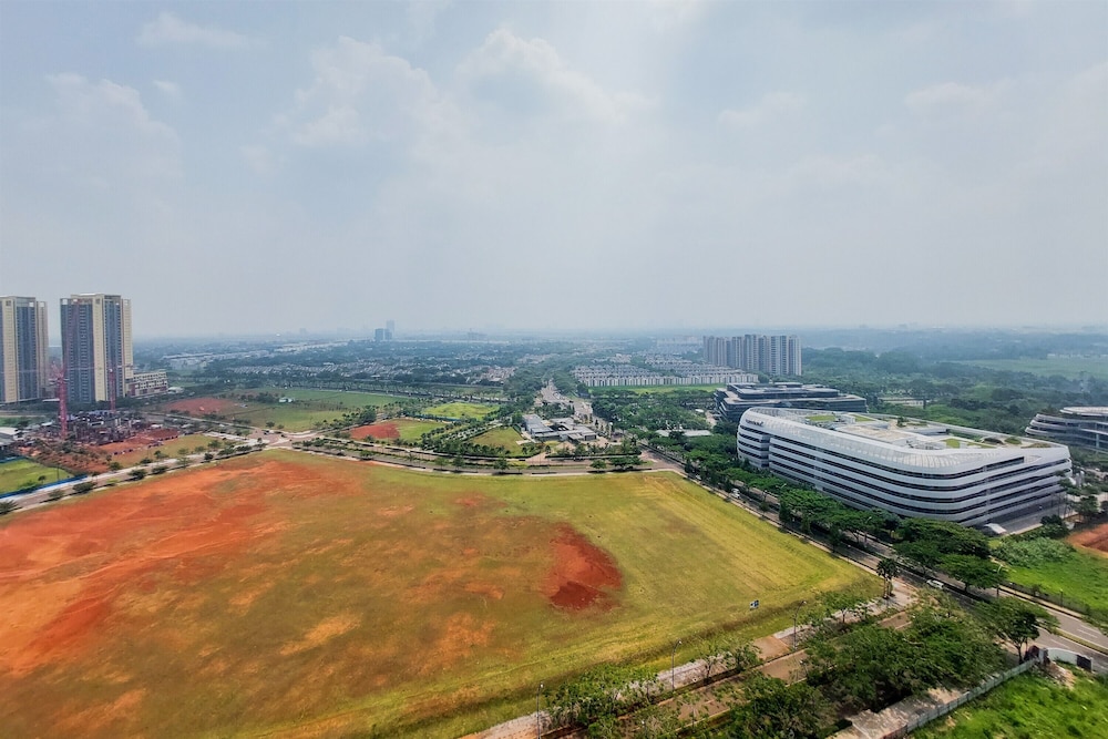 Scenic And Restful 2Br Sky House Bsd Apartment