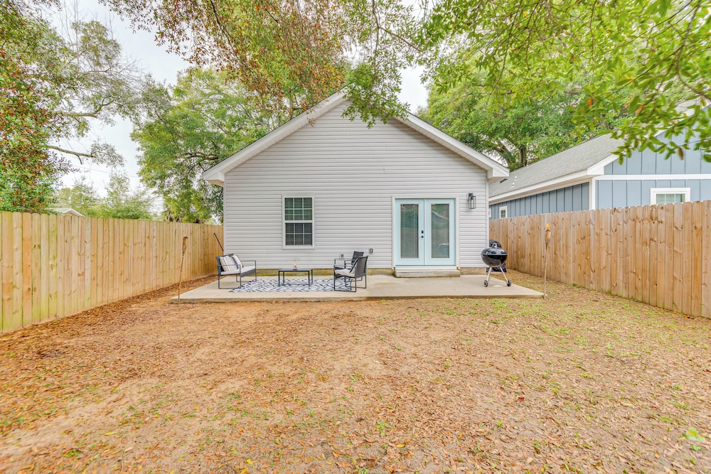1 Mi to Dtwn: Pet-friendly Pensacola Getaway!