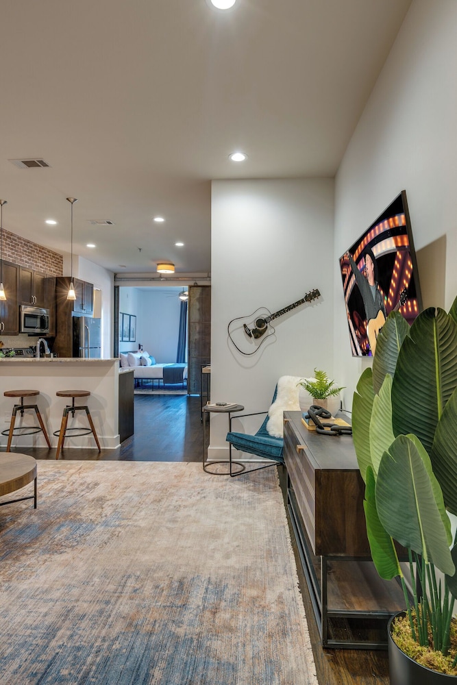 Lofts At 30th - Urban Lodge - Mins to Broadway!
