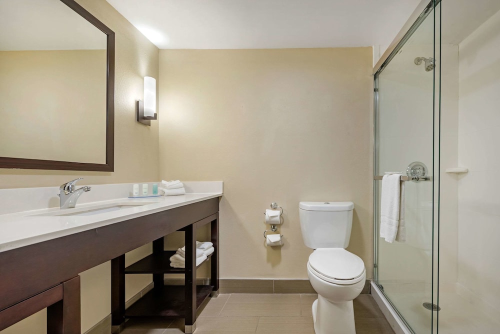Lexington Vacations - Clarion Hotel Conference Center - North - Property Image 131