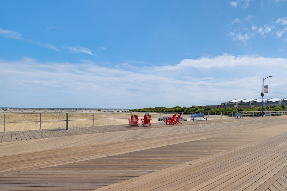 Walk to Beach & Explore Boardwalk: Wildwood Escape