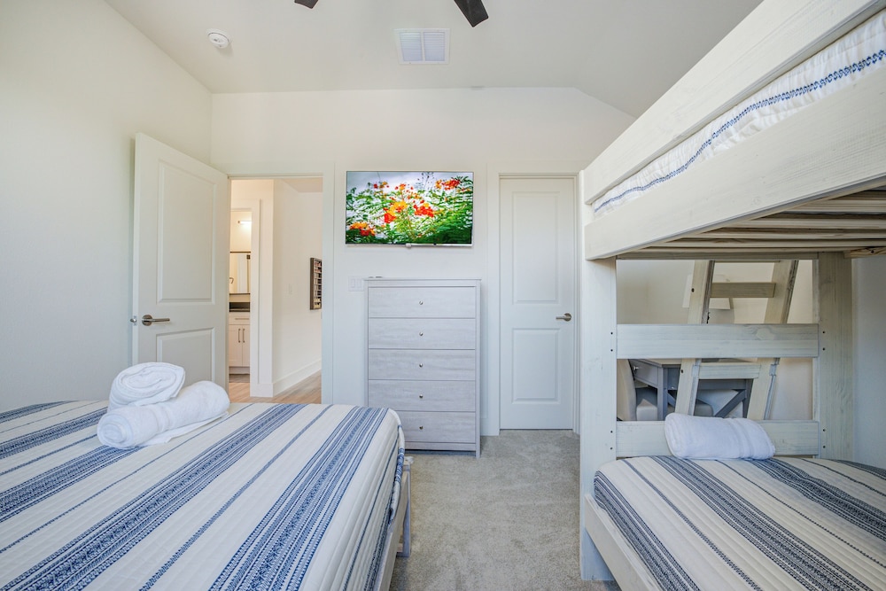 New Build, Private Pool, Near Pearl/riverwalk