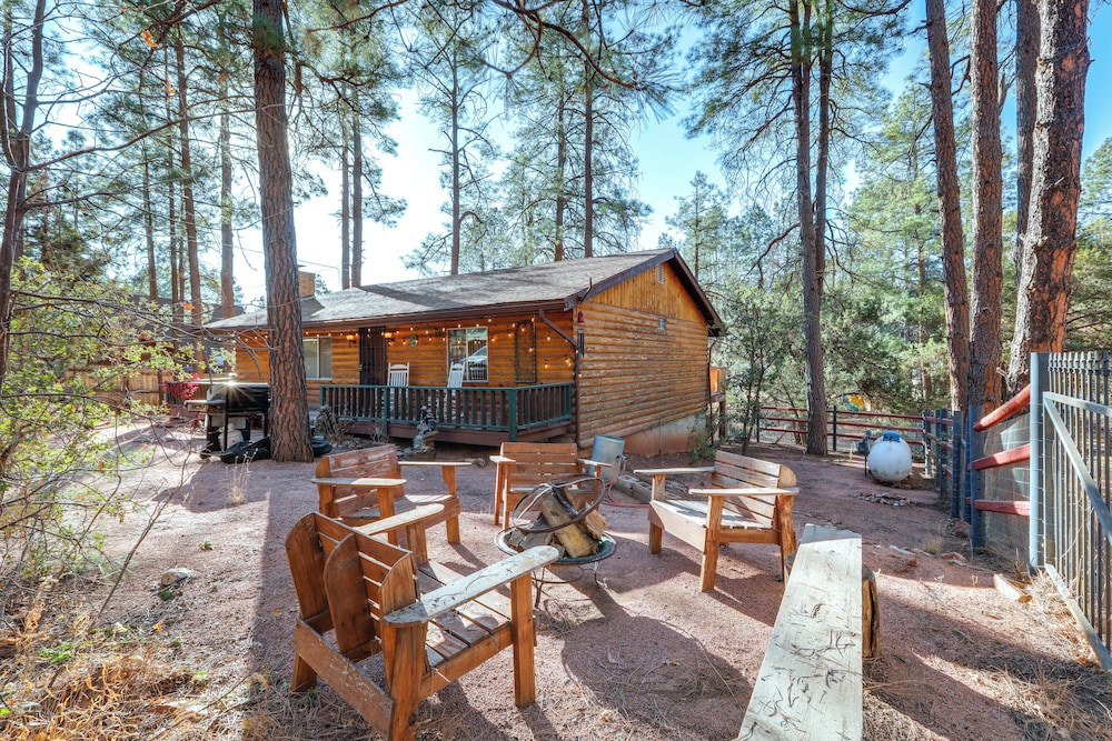 Deck & Forest Views: Black Bear Cabin' in Payson