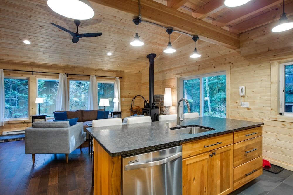 Mt Baker Lodging Cabin 74 - Sleeps 8 view 4