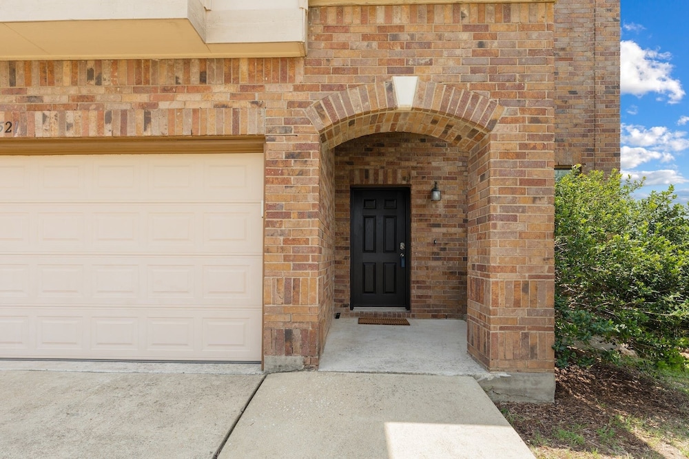 Colony Suite - Round Rock view 2