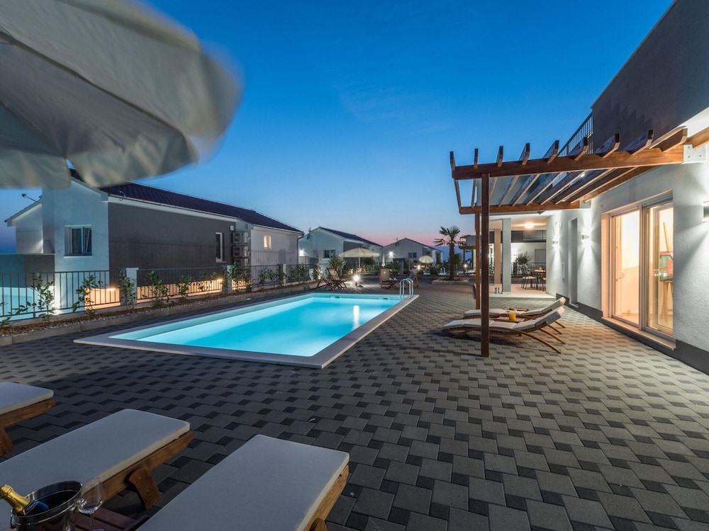 Modern and Spacious Home With Swimming Pool view 4
