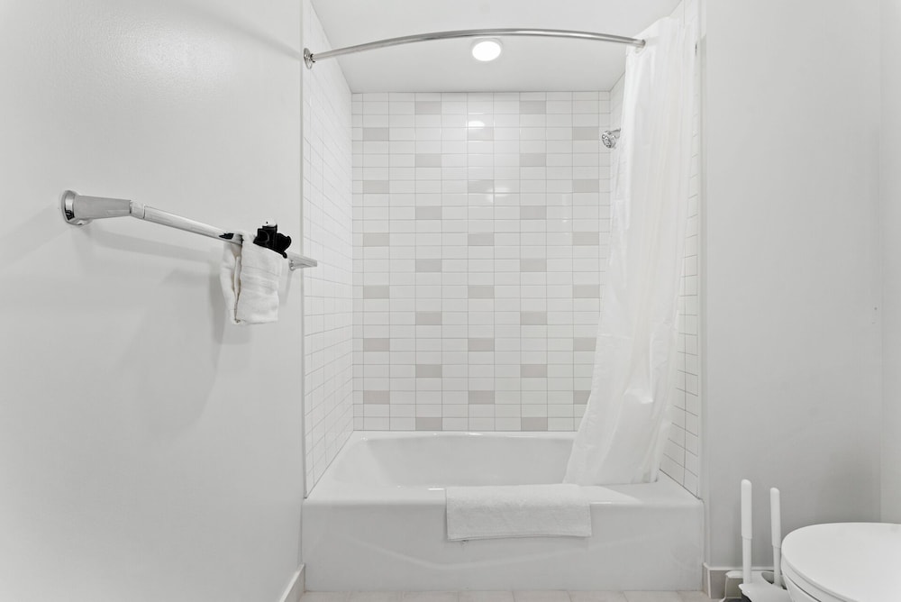 Furnished Apts near Harvard Stadium