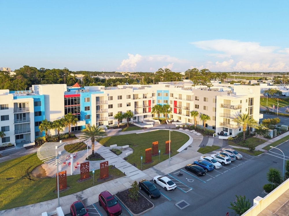 Daytona 3BR Getaway Pool, Gym, Pet Friendly