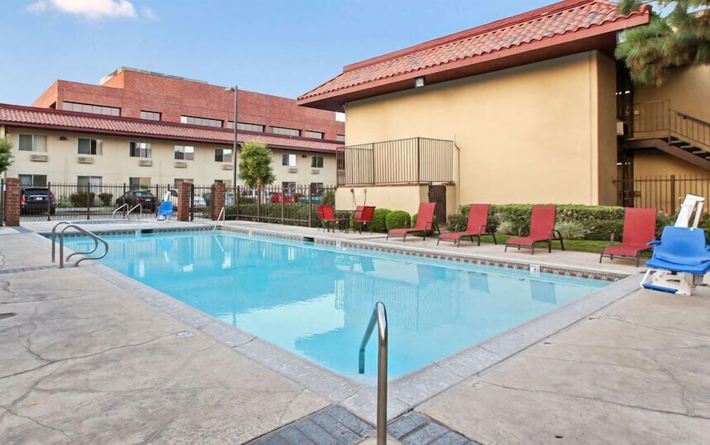 Executive Inn - Property Image 8