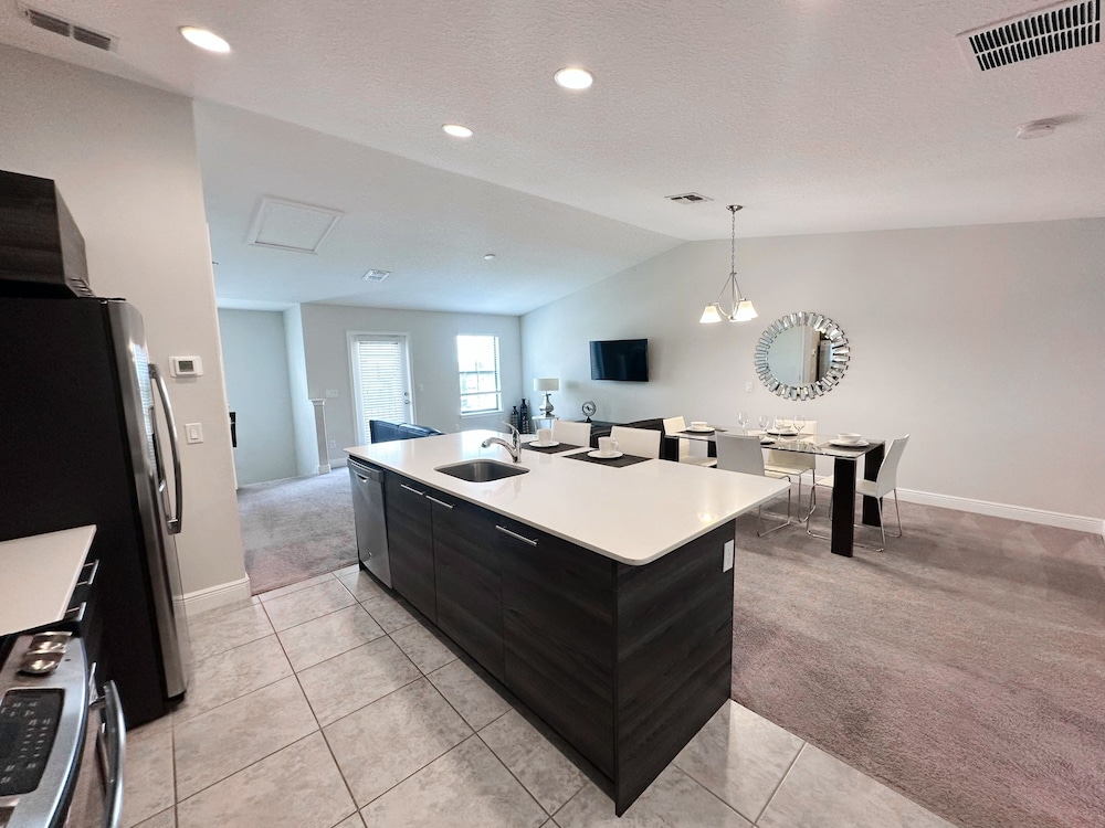 Balmoral Resort-121kb 2 Bedroom Townhouse by RedAwning view 3