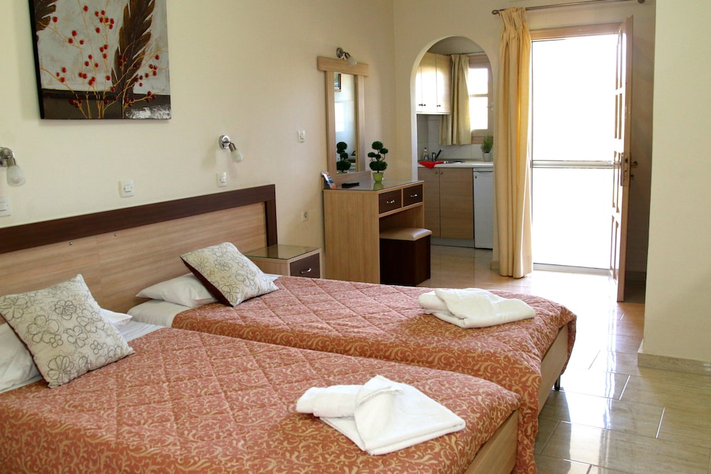 Santa Barbara Lakis Apartments view 2