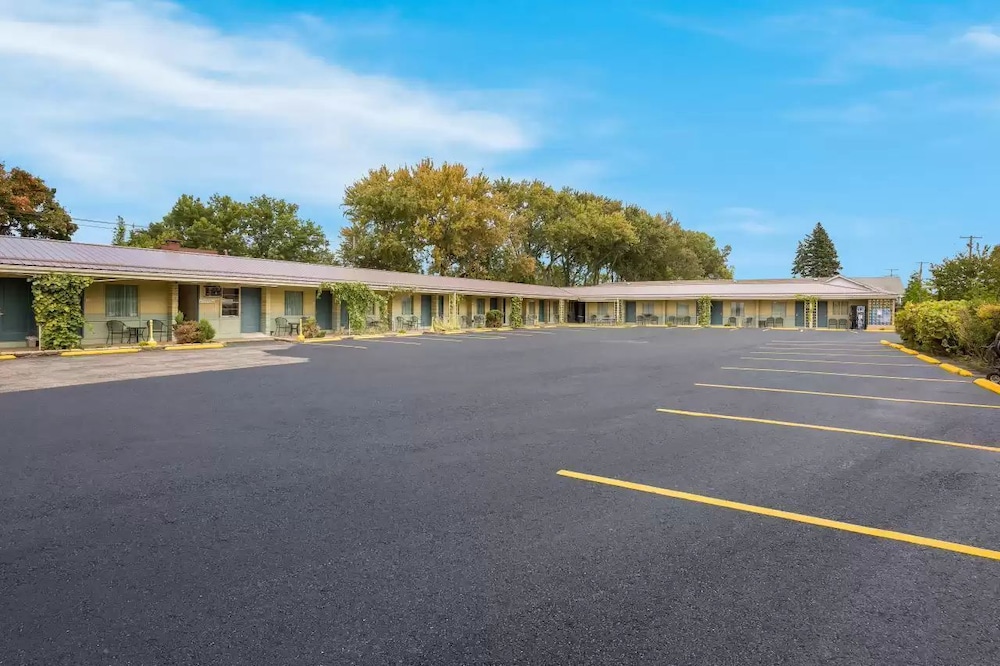 Presque Isle Motel