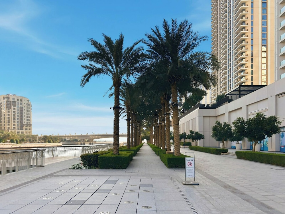 Serene 1BR Escape with Burj Khalifa View