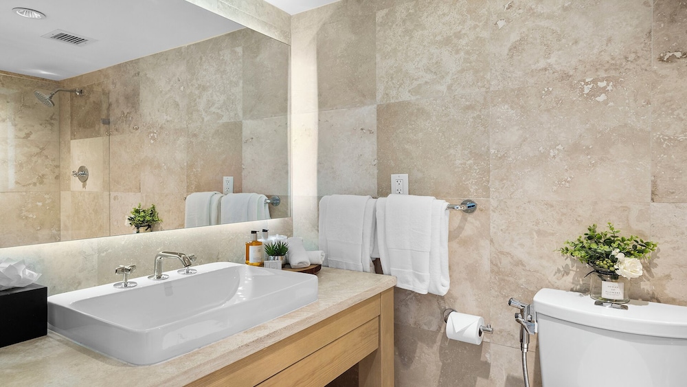 Luxury Vacation Rentals at 1 Hotel & Homes by LRMB