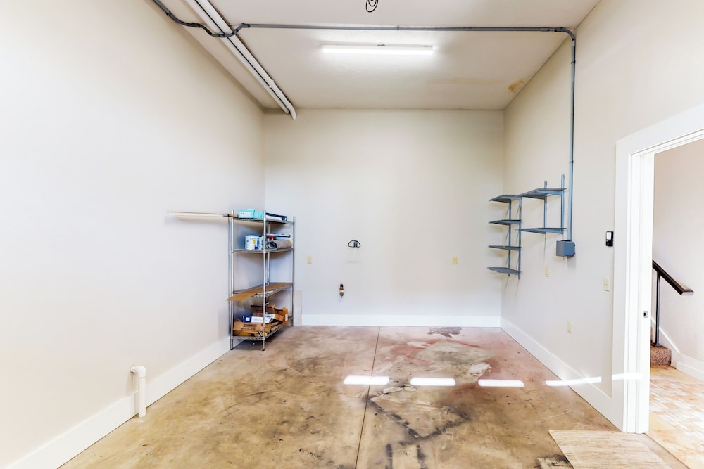 2BR Updated Dtwn Condo: Streaming, Patio, W & D